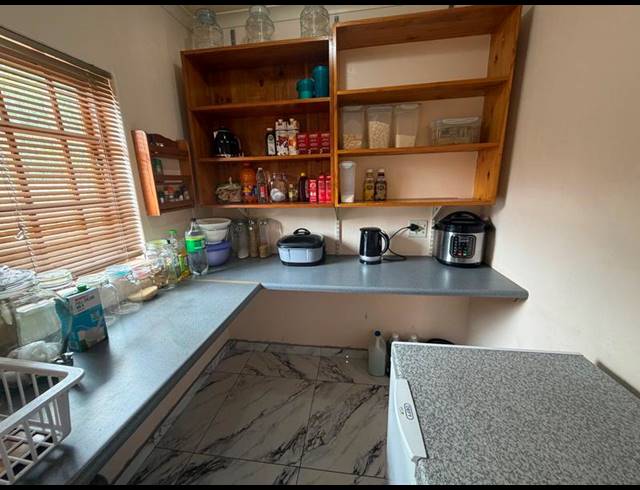 6 BEDROOM HOUSE FOR SALE IN AERORAND